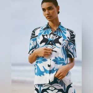 Zara buttons down shirts short sleeves size M